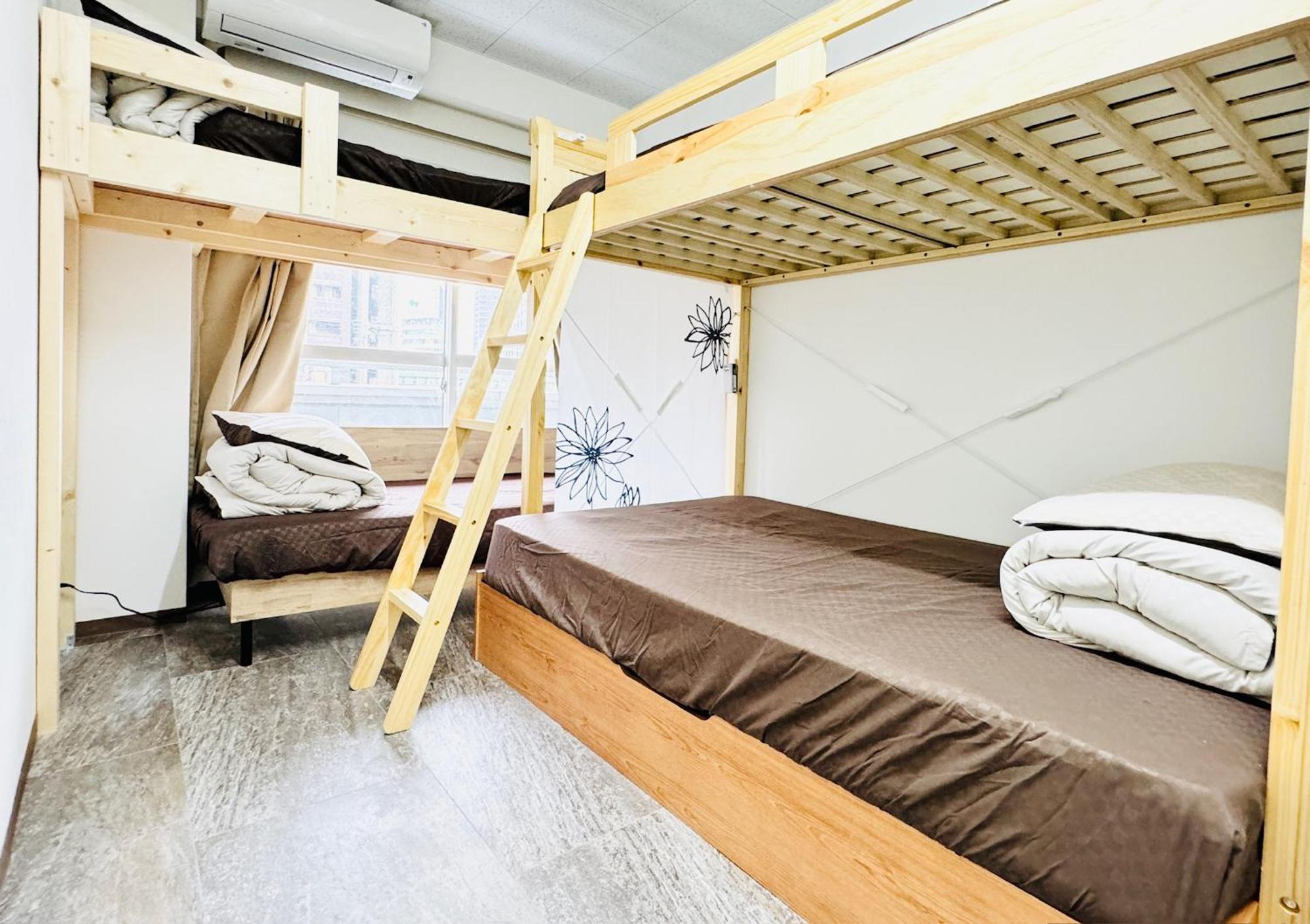Guest House B'S Fiveⅱ โอซาก้า ภายนอก รูปภาพ