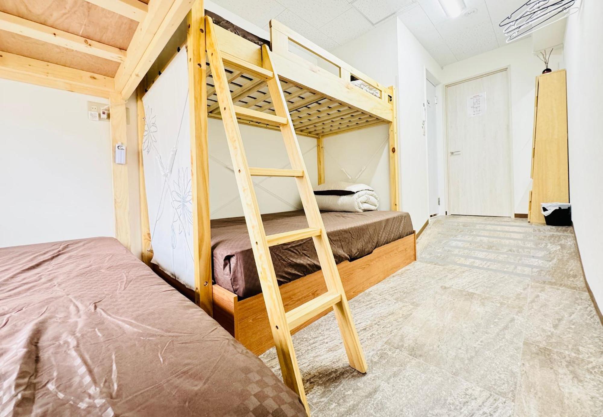Guest House B'S Fiveⅱ โอซาก้า ภายนอก รูปภาพ